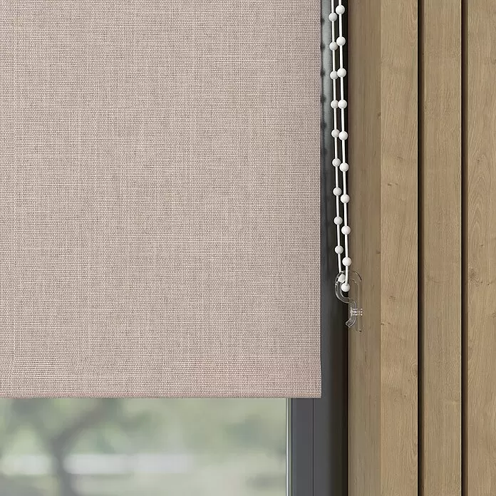 Verdunkelungsrollo Structure - B x H: 90 x 275 cm, Beige - Hellbraunes, strukturiertes Rollrollo vor einem Fenster, mit einer Bedienkette rechts neben Holzpaneelen.