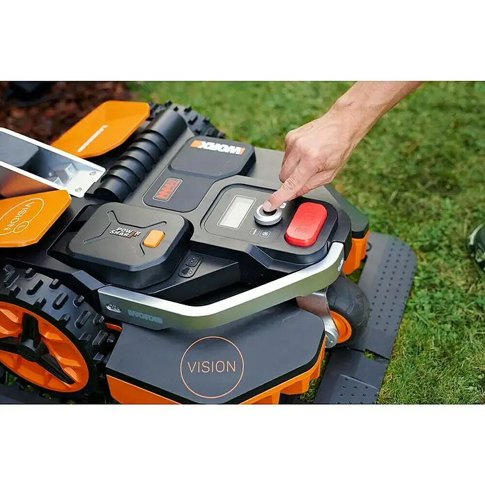 Worx PowerShare 20V Mähroboter Landroid Vision L1300 - 1.300 m², Schnittbreite: 22 cm, Kamera-gestützte Navigation - Der Worx Landroid Vision Mähroboter wird per Knopfdruck gestartet, um den Garten präzise und effizient zu pflegen.