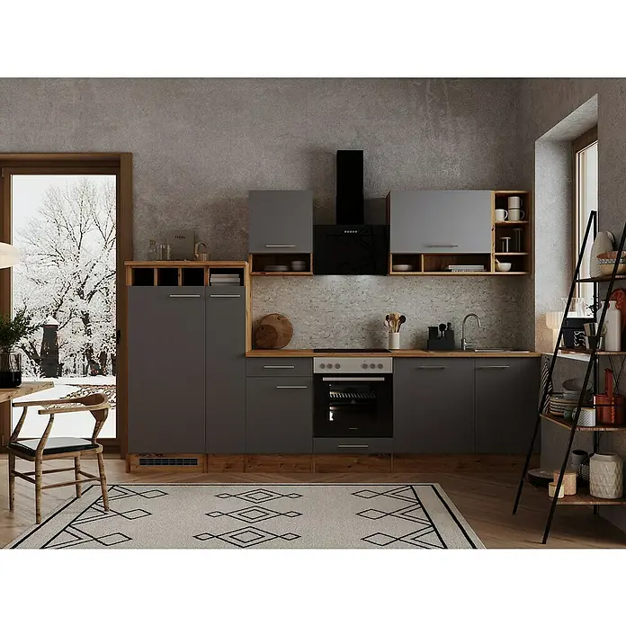 Respekta Küchenleerblock Hilde - Breite: 310 cm, Grau, Matt, Holzoptik, Ohne Elektrogeräte - Helles Kücheninterieur mit grauen Schränken und Arbeitsplatten aus Holz, ergänzt durch einen Teppich mit geometrischen Mustern.