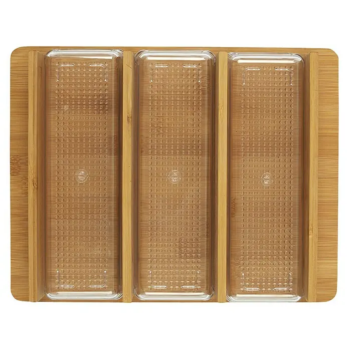 Tabla de cortar con cajones - 25 x 32 x 7 cm, Bambú - Una caja de almacenamiento de bambú con tres compartimentos alargados y transparentes para guardar objetos de forma ordenada.
