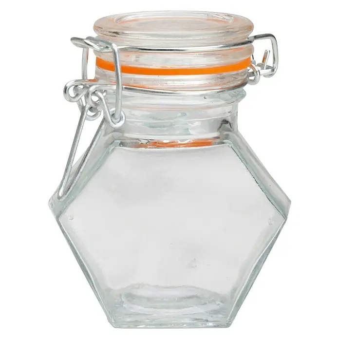 Frasco con cierre mecánico - Vidrio, Surtido - Un frasco hexagonal vacío para conservas con un sello de goma naranja y cierre de alambre metálico sobre un fondo negro.
