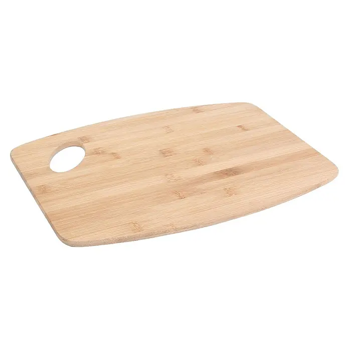Set de tabla de cortar de bambú - 3 ud., Bambú - Una tabla de cortar de madera rectangular con un orificio para sujetar, perfecta para tareas de cocina. La tabla es robusta y duradera.
