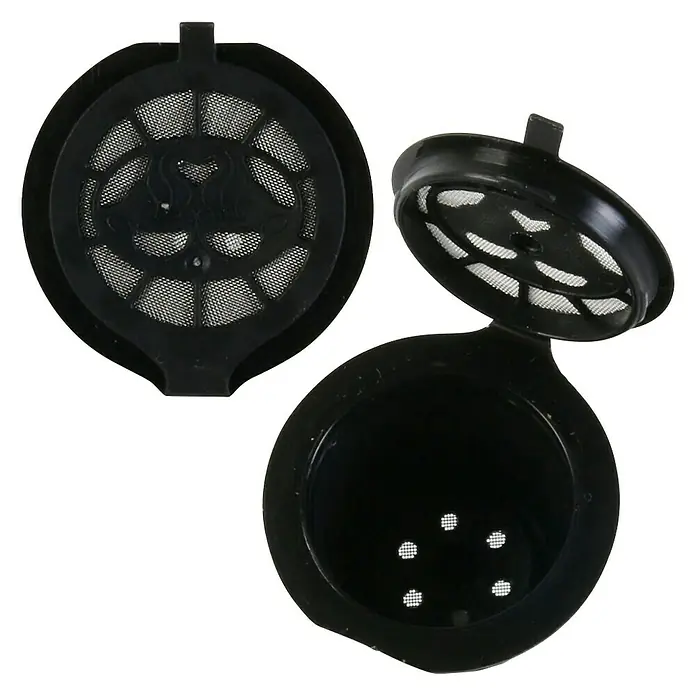 Cápsulas de café reutilizables - 3 ud., Específico para: Nespresso - La imagen muestra una cápsula de café reutilizable hecha de plástico negro con un filtro de malla fina. Es una alternativa sostenible.