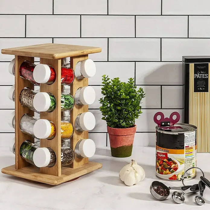 Especiero giratorio - Específico para: 16 botes, L x An x Al: 17,5 x 17,5 x 31 cm - Un especiero giratorio de bambú lleno de varias especias, perfecto para mantener tu cocina organizada y elegante.