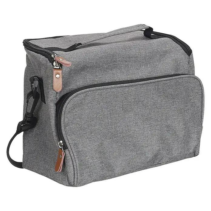Bolsa isotérmica - L x An x Al: 13 x 28 x 23 cm, Gris - Bolsa de almuerzo gris con cremallera negra y detalles de cuero marrón, ideal para transportar alimentos y bebidas.