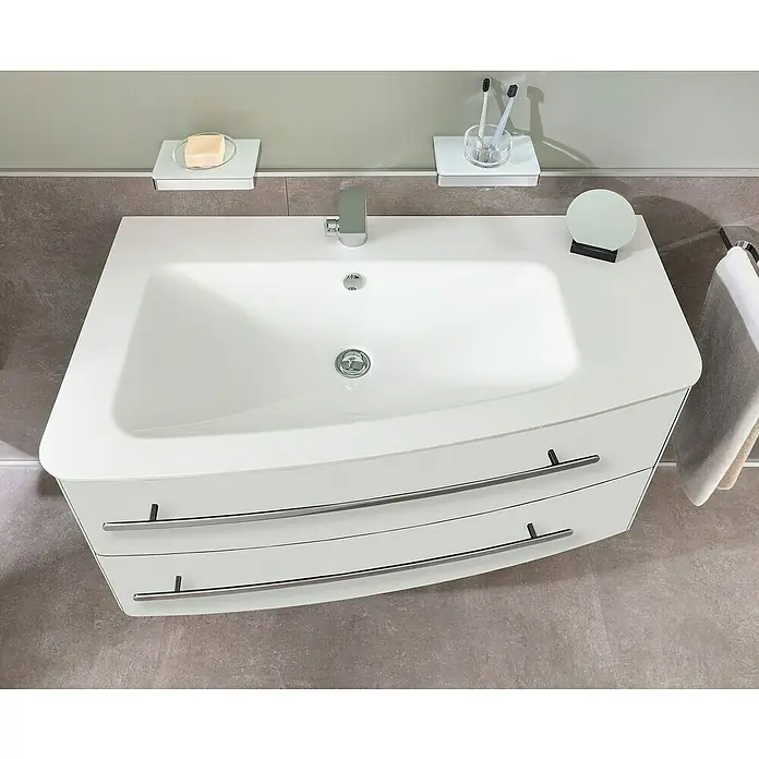 Lanzet Classico Einbauwaschbecken - 100,6 x 53,3 cm, Weiß, Ablage rechts - Ein moderner Waschbeckenunterschrank in Weiß mit zwei Schubladen und eleganten, geschwungenen Griffen im Badezimmer.