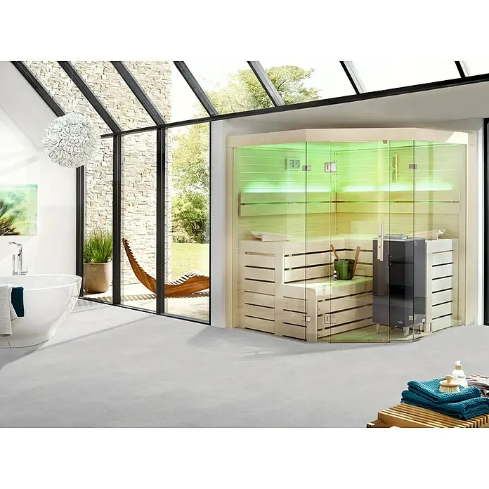 b!design Vinylbodenmuster SPC Modena - 280 x 160 x 4 mm, Fliesenoptik - Geräumige Sauna mit Glaselementen und Holzsitzen, eingebaut in ein modernes Badezimmer mit viel Tageslicht.