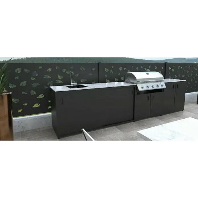 Bellano Living Outdoorküchen-Modul Basisschrank - Anthrazit, B x T x H: 90 x 63,4 x 93,5 cm - Diese Abbildung zeigt eine hochwertige Outdoor-Küche mit Grill und Spüle, eingebettet in moderne, dunkle Möbel mit stilvoller Arbeitsfläche.