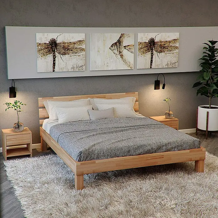 Krok Wood Bett Valetta90 x 200 cm, Buche - Elegantes Schlafzimmer mit einem modernen Holzbett, stilvoller Bettwäsche und passenden Nachttischen unter dekorativen Wandbildern.