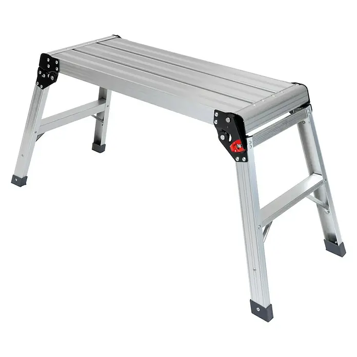 Güde Arbeitsplattform GAAP 760 - Arbeitshöhe: 49,5 cm, Belastbarkeit: 150 kg, Aluminium - Eine silberne Arbeitsplattform mit rutschfesten Füßen für sicheren Stand bei diversen Tätigkeiten im Haushalt und Handwerk.