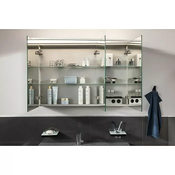 Lanzet Classico LED-Spiegelschrank - B x H: 104,8 x 70,2 cm, Mit Beleuchtung, Rechts, Weiß - Offener Spiegelschrank mit beleuchtetem Innenraum, Glasböden und Pflegeprodukten. Steckdosen sind innen sichtbar.