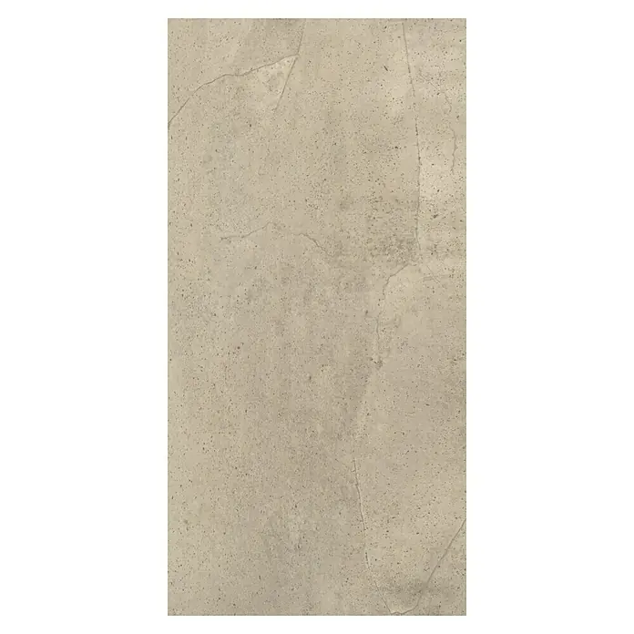 b!design Vinylbodenmuster SPC Asti - 280 x 160 x 4 mm, Fliesenoptik - Nahaufnahme einer beigen Travertin-Fliese mit subtilen Flecken und natürlichen Rissen, die eine robuste und elegante Textur aufweist.