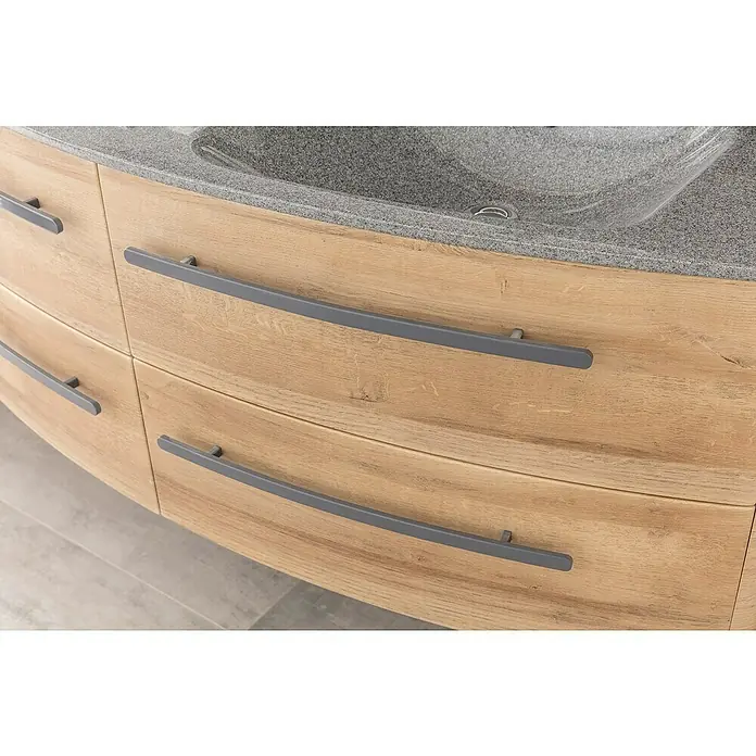 Lanzet Classico Waschtischunterschrank - 137,2 x 52,4 x 48,2 cm, Berg Eiche, Farbe Griff: Anthrazit - Die hellbraunen Holzschubladen mit den grauen, gebogenen Griffen verleihen dem Waschbeckenunterschrank einen eleganten Look.