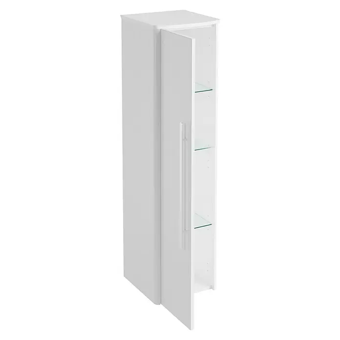 Lanzet Classico Midischrank - B x T x H: 31,2 x 32,5 x 121,4 cm, Weiß, Farbe Griff: Chrom, DIN Anschlag: Links - Aufnahme eines weißen Badezimmerschranks mit einer Glastür, die einen Blick auf Glasablagen im Inneren freigibt.