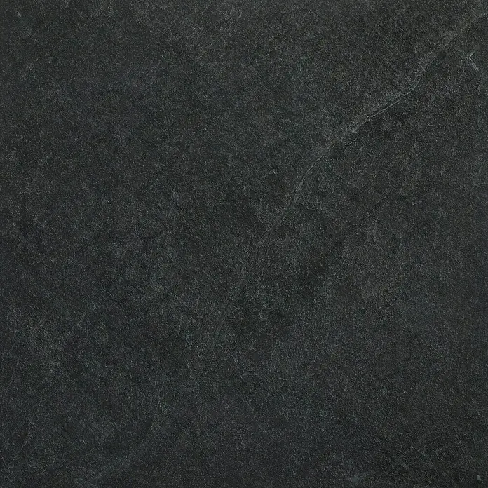 Terrassenfliese Schiefer 2.0 - 60 x 60 x 2 cm, Anthrazit, Matt - Elegante Nahaufnahme einer dunklen Schieferplatte. Die robuste Textur und subtilen Variationen verleihen Tiefe und Charakter. Perfekt für Hintergründe und Texturen.