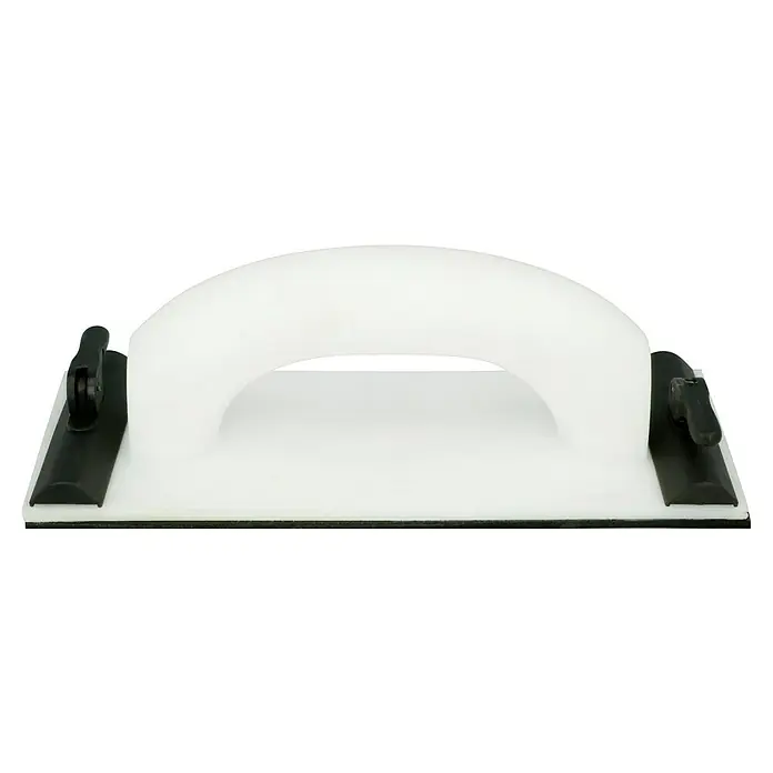 Knauf Handschleifer - 240 x 90 mm, Einsatzbereich: Decke - Nahaufnahme eines weißen Schleifklotzes mit schwarzem Befestigungsmechanismus. Werkzeug für Schleifarbeiten in Tischlerei und Heimwerken.