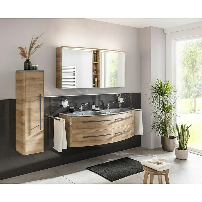 Lanzet Classico Midischrank - B x T x H: 31,2 x 32,5 x 121,4 cm, Berg Eiche/Grau, Farbe Griff: Anthrazit, DIN Anschlag: Links - Modernes Badezimmer-Interieur mit einem stilvollen Waschtischunterschrank und passendem Spiegelschrank in Holzoptik.