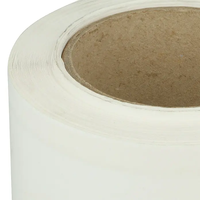 Probau Abschlussband Trennfix - 50 m x 65 mm - Nahaufnahme einer Rolle mit weißem Papier oder Folie auf einem Pappkern. Ideal für Verpackung oder kreative Projekte.