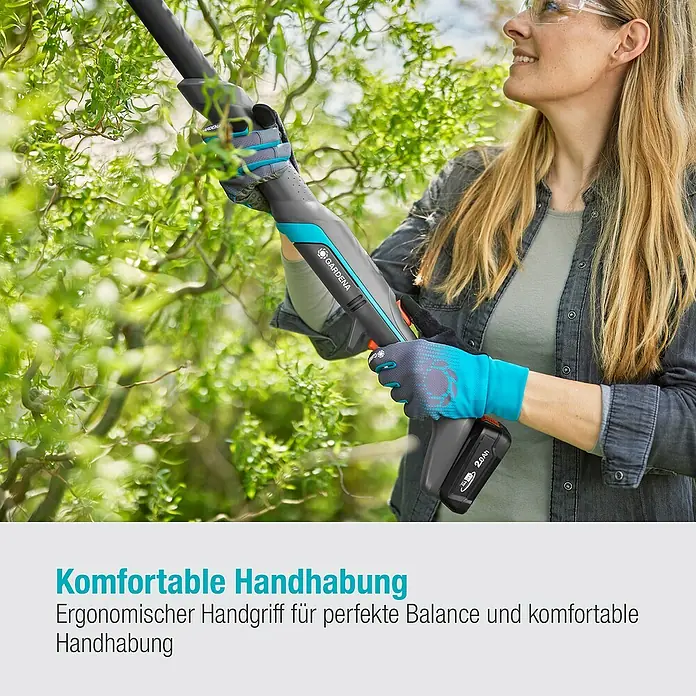 Gardena Power for All 18V Baumschere EasyCut - 18 V, Ohne Akku, Max. Aststärke: 32 mm - Frau benutzt eine Gardena Akku-Stielheckenschere für komfortables und ausbalanciertes Schneiden.
