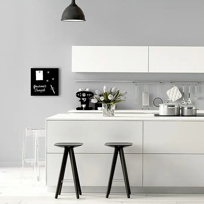 ProArt Memoboard - Schwarz, 30 x 30 cm - Eine schwarze Magnettafel "Gourmet Tempel" mit Notizen und Stift, ideal für Küche oder Büro, stilvoll und praktisch.