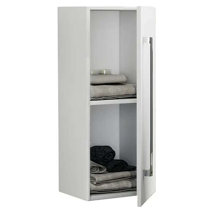 VCM Badinos Hängeschrank - 33 x 22 x 75 cm, Weiß - Ein hochglänzender weißer Wandschrank mit zwei Regalböden, auf denen ordentlich gefaltete Handtücher und dekorative Kerzen liegen.