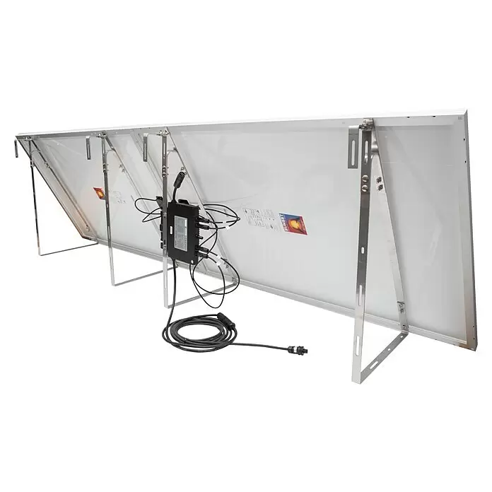 Sunset Balkonkraftwerk SunPay 600W inkl. Halterung - 0% MwSt. (gem. § 12 Abs. 3 UStG) - Monofazial, 600 W, L x B x H: 3,5 x 99,2 x 148 cm - Rückseite eines weißen Solarmoduls mit silbernen Metallhalterungen, einer schwarzen Elektrobox und aufgerollten schwarzen Kabeln.