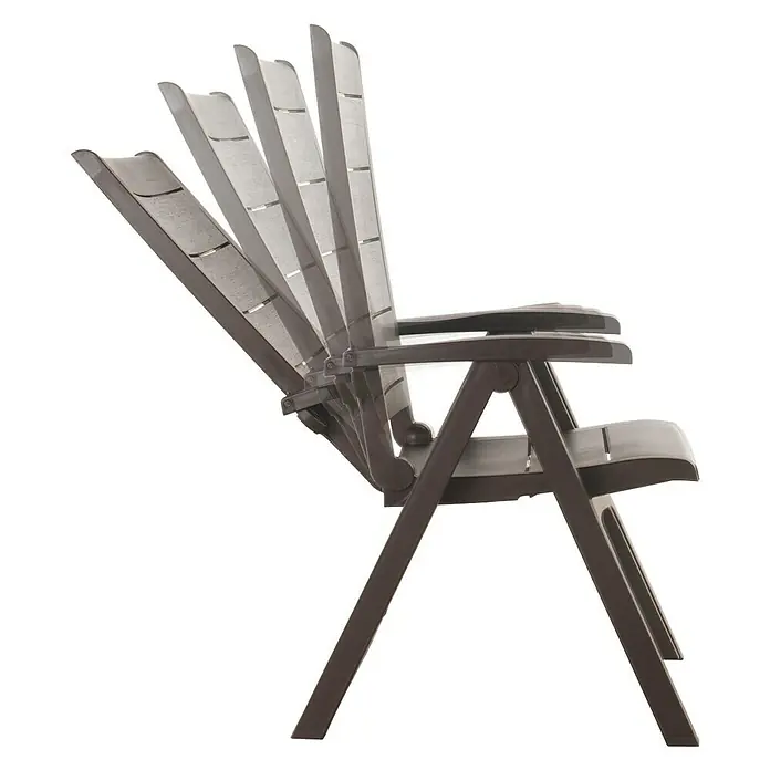 Sillón de posiciones Legno - 65 x 63 x 108 cm, Marrón, Polipropileno, Respaldo regulable - Imagen de una tumbona de jardín marrón ajustable con reposabrazos sobre un fondo blanco.