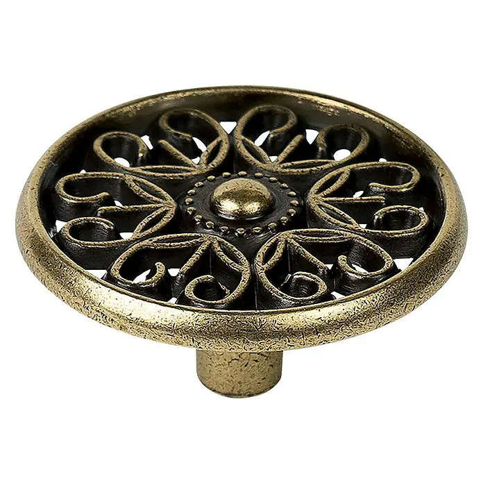 Nesu Pomo para muebles Cuero Viejo - Ø x Al: 35 x 16 mm, Cuero envejecido, 1 ud. - Primer plano de un pomo de mueble redondo de latón con un patrón decorativo de filigrana.