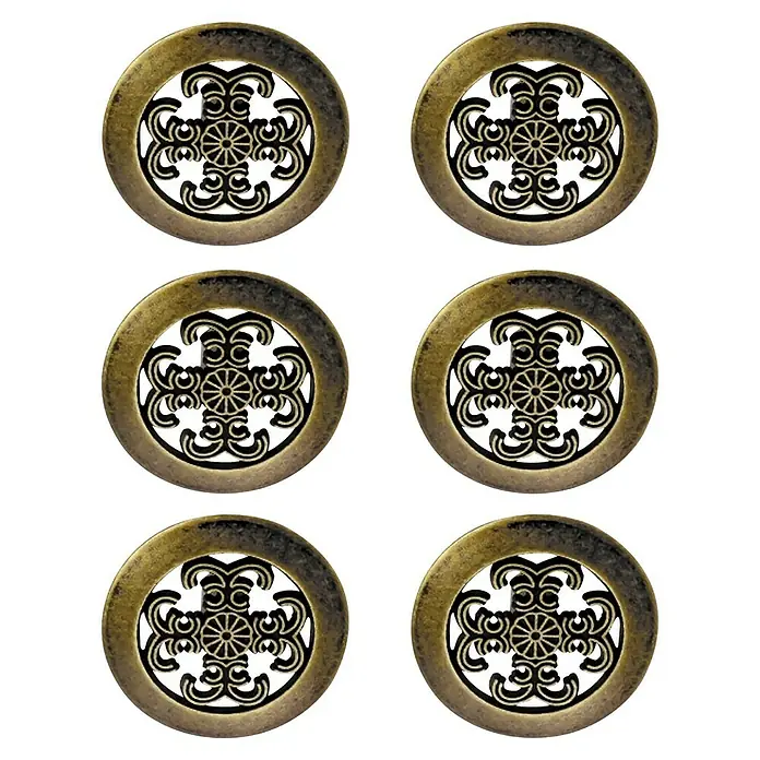 Nesu Pomo para muebles Cuero Viejo - Ø x Al: 37 x 17 mm, Cuero envejecido, 6 ud. - Primer plano de seis botones decorativos antiguos de color bronce con un intrincado patrón ornamental sobre un fondo oscuro.