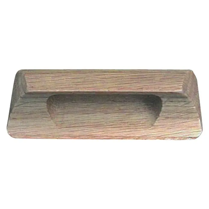 Häfele Tirador para muebles - Tipo de tirador del mueble: Concha, Madera, Lacado - Primer plano de un tirador de cajón de madera, que muestra una estética rústica y natural para diseños de muebles.