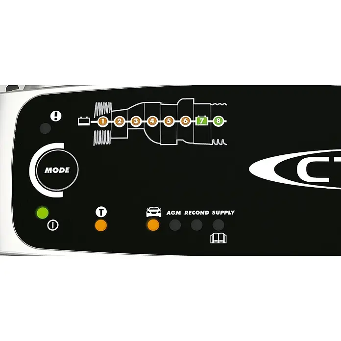 CTEK Automatik-Ladegerät MXS 10 EU - Ladestrom: 10 A, Kapazität: 20 Ah - 200 Ah - Detaillierte Ansicht eines CTEK-Batterieladegeräts mit beleuchteten Anzeigen und Diagrammen für den Ladeprozess.