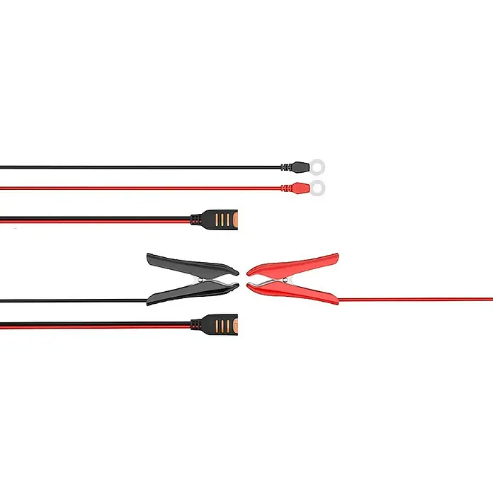 CTEK Automatik-Ladegerät MXS 7.0 - Ladestrom: 7,2 A, Kapazität: 14 Ah - 150 Ah - Ein Bild von einem Batterieladegerät-Adapter mit Klemmen und Ösenanschlüssen in Rot und Schwarz.