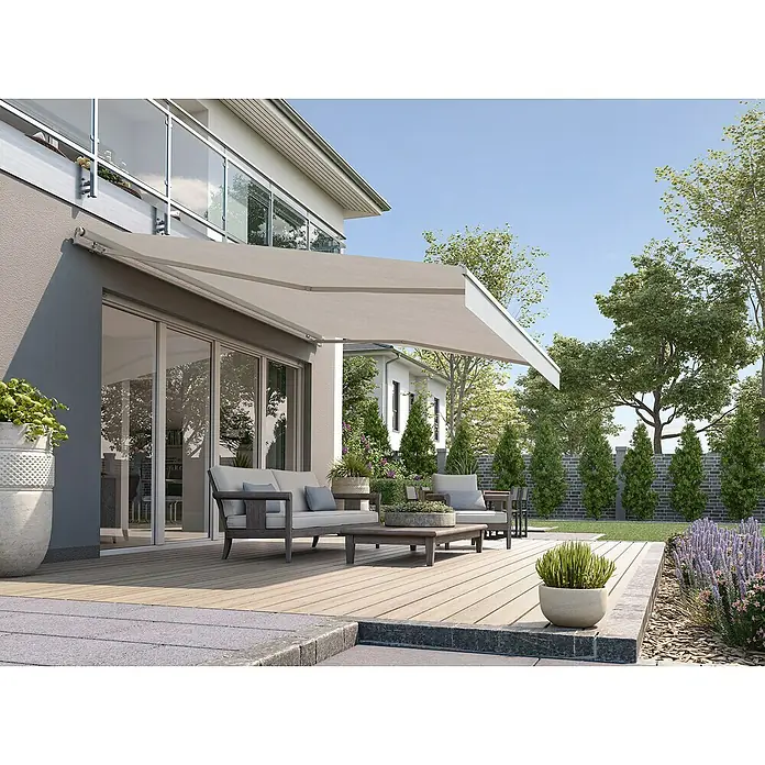 Solid Elements Gelenkarmmarkise S-8442 - Weiß, Breite: 3,5 m, Ausfall: 2,5 m - Eine stilvolle, ausfahrbare Markise bietet Schatten über einer Terrasse mit eleganten Gartenmöbeln. Ideal für sonnige Tage im Freien.