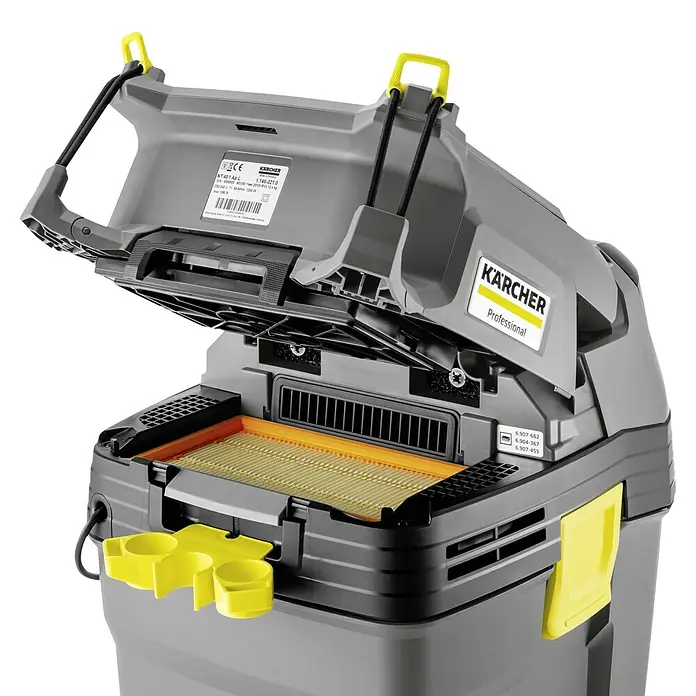 Kärcher Aspirador en seco y húmedo eléctrico NT 30/1 AP TE L - 1.380 W, Volumen de recipiente: 30 l, Sin bolsa - Primer plano de un aspirador de sólidos y líquidos Kärcher Professional con el compartimento del filtro abierto, que revela el filtro amarillo.