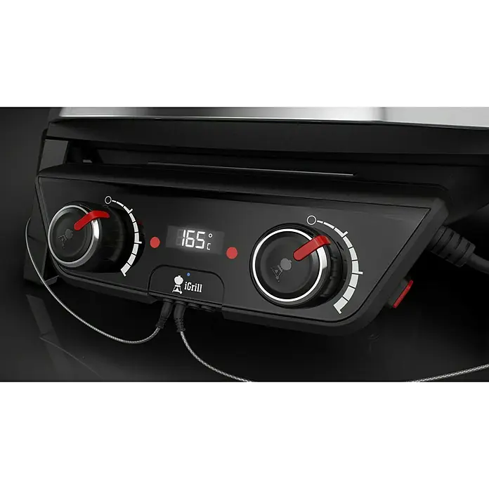 Weber Elektrogrill Pulse 2000 - Grillfläche (B x T): 49 x 39 cm, 2.200 W - Nahaufnahme eines Weber Grills mit digitaler Temperaturanzeige und Drehknöpfen zur Steuerung der Hitze.