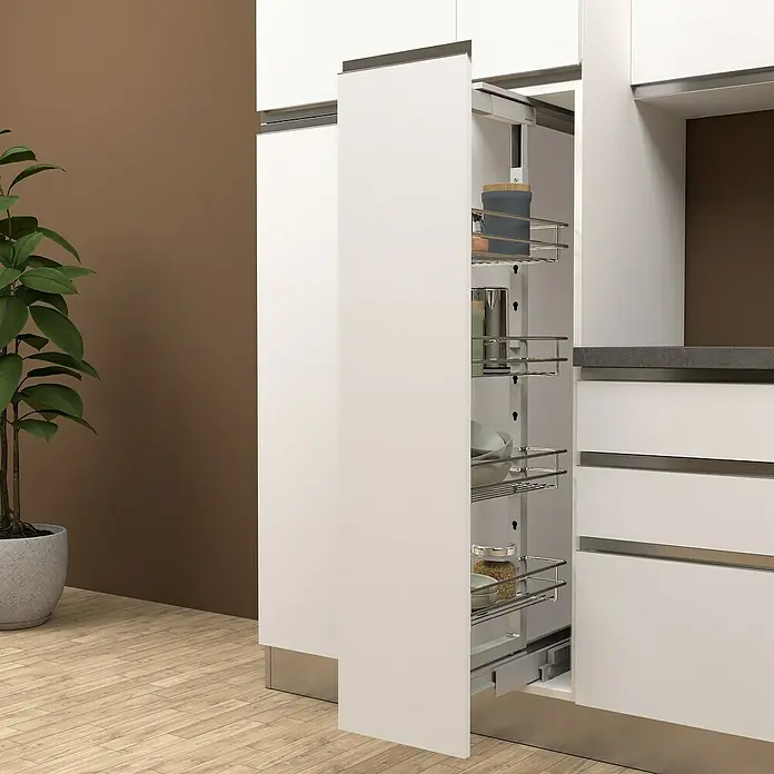 Marinelli Cucine Vormontierte Küchenzeile Gemma - Breite: 285 cm, Weiß, Mit Elektrogeräten, Spüle rechts - Bild eines modernen Küchenschranks mit ausziehbarem Apothekerschrank, der Stauraum für Vorräte bietet. Das Design ist minimalistisch gehalten.