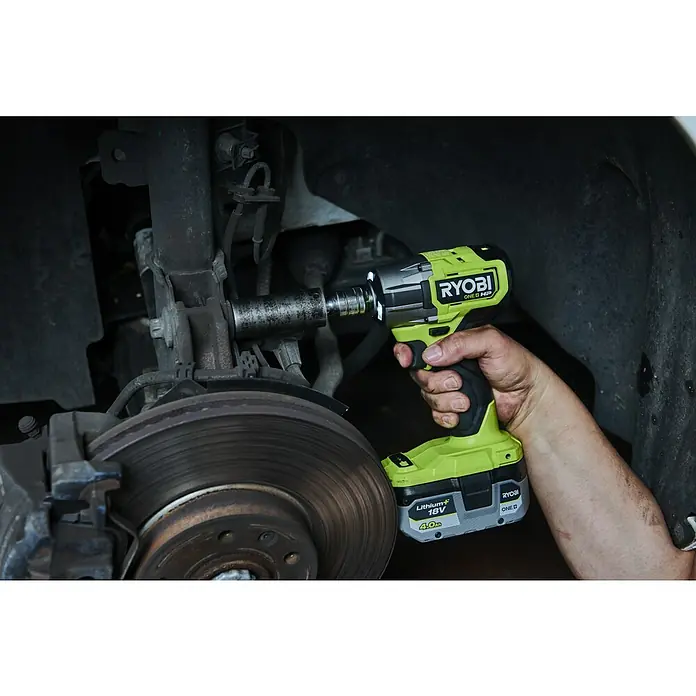 Ryobi ONE+HP Akku-Schlagschrauber RIW18C-0 - 18 V, Ohne Akku, 450 Nm - Der Ryobi ONE+ HP Akku-Schlagschrauber wird an einer Radaufhängung verwendet. Ideal zum Anziehen und Lösen von Radmuttern.