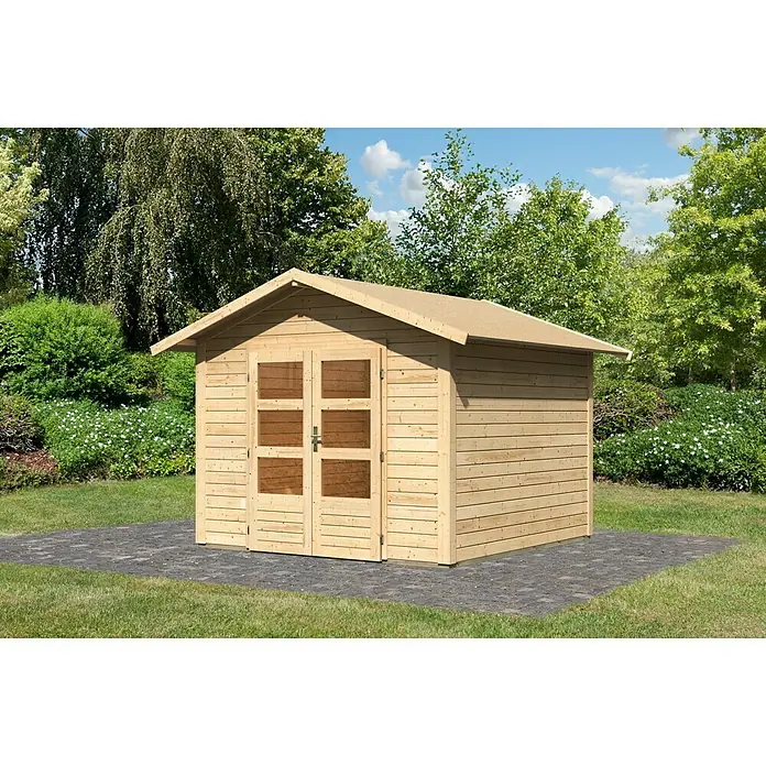 Karibu Gartenhaus Talkau 6 - Außenmaß inkl. Dachüberstand (B x T): 300 x 304 cm, Holz, Natur - Ein helles Holzgartenhaus mit Doppeltüren mit Fenstern steht auf einem gepflasterten Bereich, umgeben von Grün.