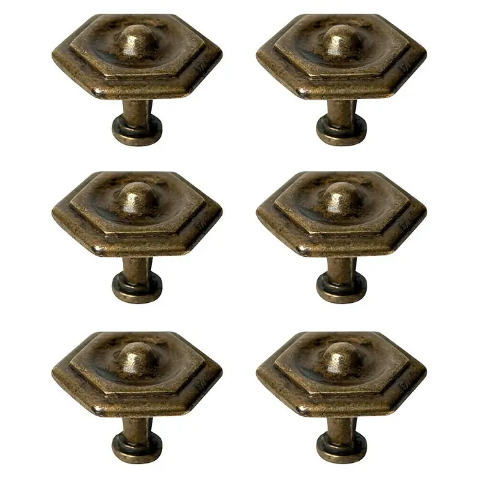 Nesu Pomo para muebles Bronce - Ø x Al: 32 x 23 mm, 6 ud. - Primer plano de seis tiradores hexagonales de bronce para cajones que ofrecen un aspecto rústico y decorativo para herrajes de muebles.