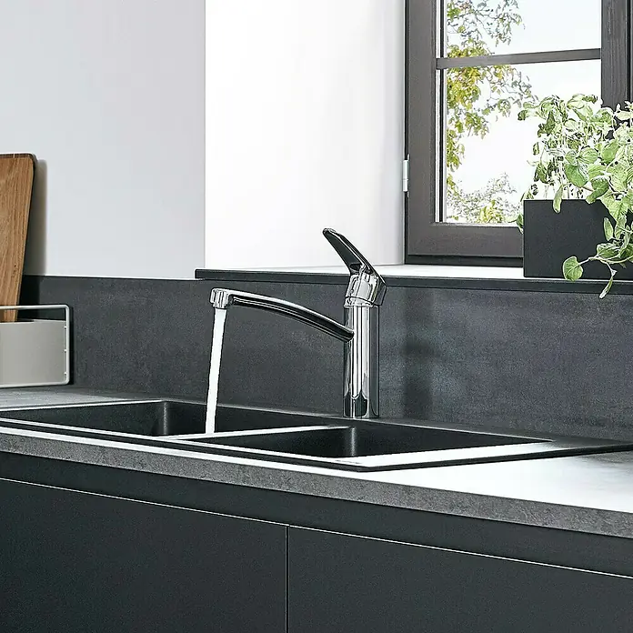 Hansgrohe Spültischarmatur Focus 160 - Chrom, Glänzend - Elegantes Spülbecken mit Wasserhahn. Das moderne Design fügt sich nahtlos in jede Kücheneinrichtung ein und bietet Funktionalität mit Stil.