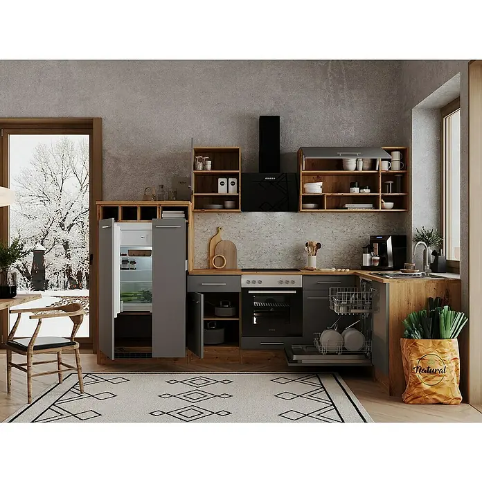 Respekta Winkelküche Hilde - Breite: 310 cm, Grau, Holzoptik, Mit Elektrogeräten - Einblick in eine moderne Küche mit grauen Schränken und einem offenen Kühlschrank, der frische Lebensmittel zeigt.