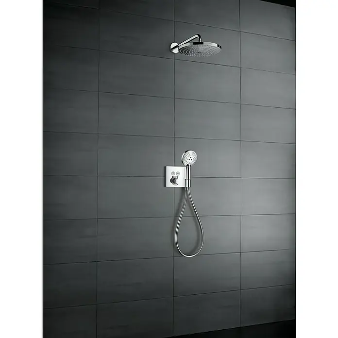 Hansgrohe UP-Thermostatarmatur ShowerSelect mit Fixfit und Portereinheit - Chrom, Glänzend - Moderne Dusche mit Kopf- und Handbrause. Das schlichte Design und die grauen Fliesen sorgen für ein elegantes Badezimmerambiente.