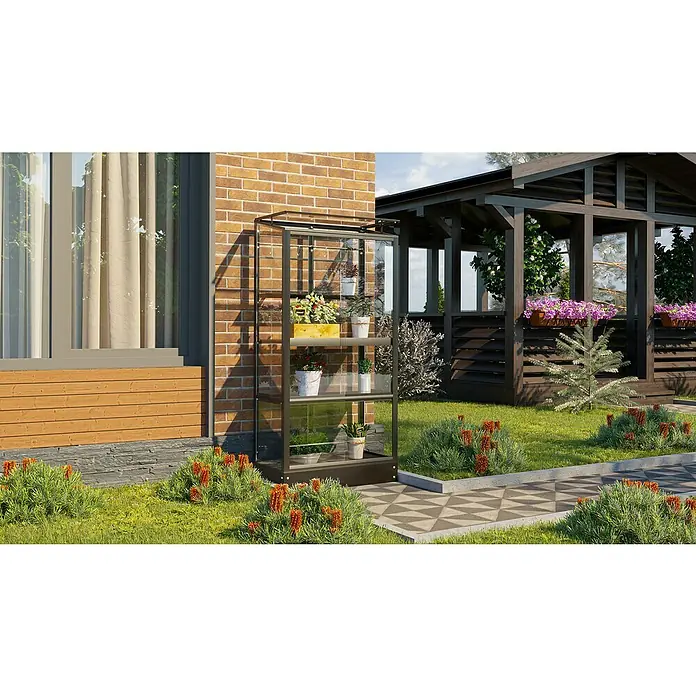 Gewächshaus-Einlegeboden für Balkongewächshaus - 80,5 x 11 x 6,5 cm, Dunkelgrau/Schwarz - Ein schmaler, schwarzer Gewächshaus-Pflanzschrank mit mehreren Ebenen voller Pflanzen, der an einer Hauswand steht.