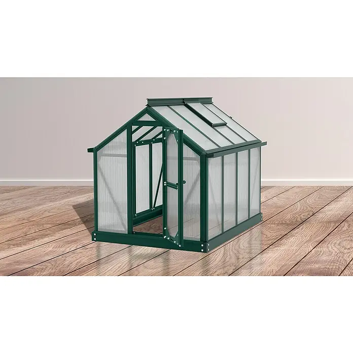 Vitavia Gewächshaus Merlin - Außenmaß inkl. Dachüberstand (B x T): 87,2 x 111,6 cm, Material Seitenwand: Kunststoff, 4 mm, Smaragd - Ein grünes Gewächshaus steht auf einem Holzboden vor einer hellen Wand. Das Gewächshaus hat eine geöffnete Tür und Fenster im Dach.