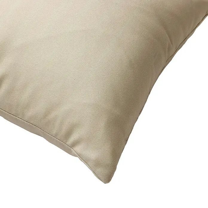 Outdoor-Kissen SantoriniPumice Stone, 60 x 40 cm, Polyester - Nahaufnahme eines beigen Kissens mit einer dezenten Textur, das Komfort und schlichte Eleganz für jede Einrichtung bietet.