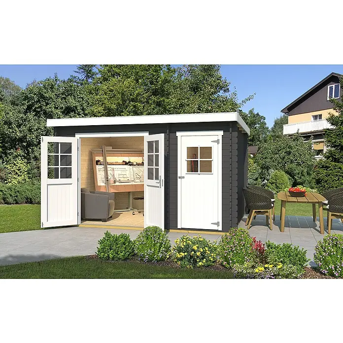 Weka Gartenhaus 254 - Außenmaß inkl. Dachüberstand (B x T): 390 x 295 cm, Holz, Graphitgrau/ Weiß - Dunkelgraues Gartenhaus mit geöffneten Doppeltüren und einer zusätzlichen Tür. Es steht auf einer Terrasse umgeben von Grün.