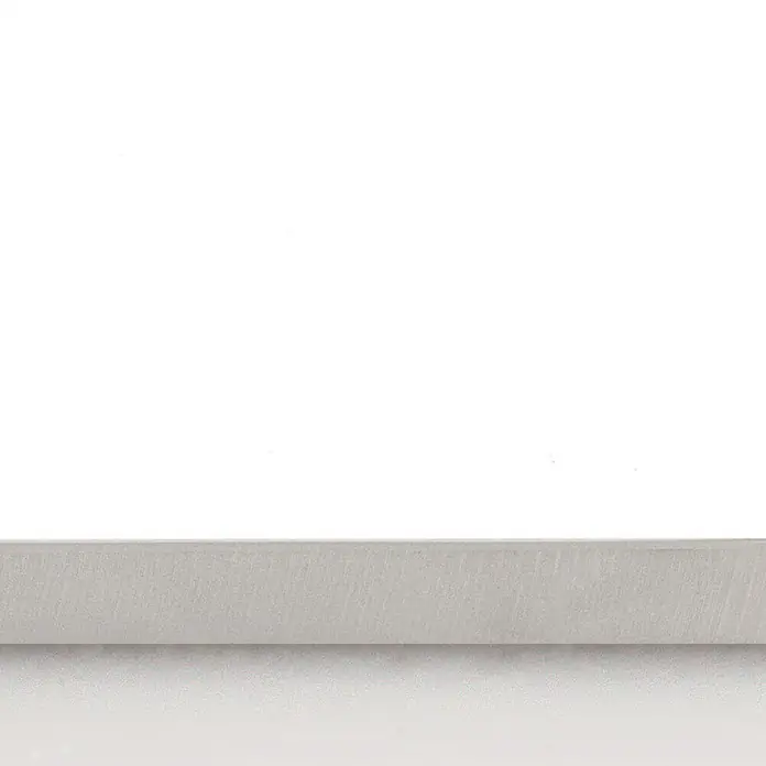 Wandfliese Basic30 x 60 cm, Weiß, Glänzend - Nahaufnahme der grauen Oberfläche einer Küchenarbeitsplatte, ideal für Küchendesign und Produktpräsentationen.