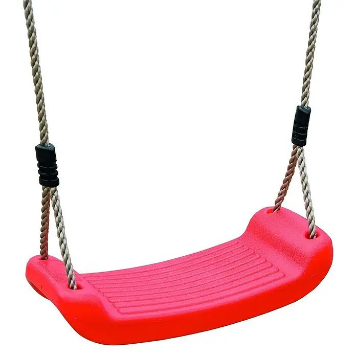 Karibu Kinderspielturm Lotti Set 52 - L x B x H: 264 x 454 x 291 cm, Natur/Rot - Nahaufnahme einer roten Kinderschaukel mit Seilen und schwarzen Kunststoffhaltern vor einem neutralen Hintergrund.