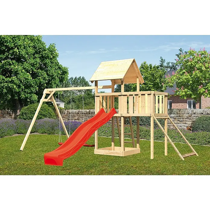 Karibu Kinderspielturm Lotti Set 48 - L x B x H: 264 x 454 x 291 cm, Natur/Rot - Holzspielturm mit roter Rutsche und Schaukel vor dem Hintergrund eines grünen Gartens, ideal für Spaß im Freien.