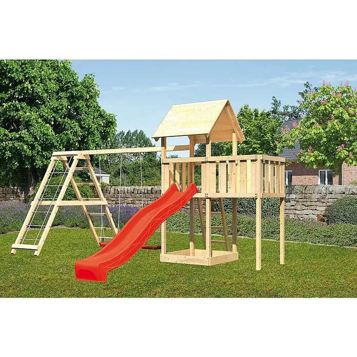 Karibu Kinderspielturm Lotti Set 30 - L x B x H: 264 x 522 x 291 cm, Natur/Rot - Ein farbenfroher Kinderspielplatz mit Rutsche, Schaukel und Klettergerüst im Garten.